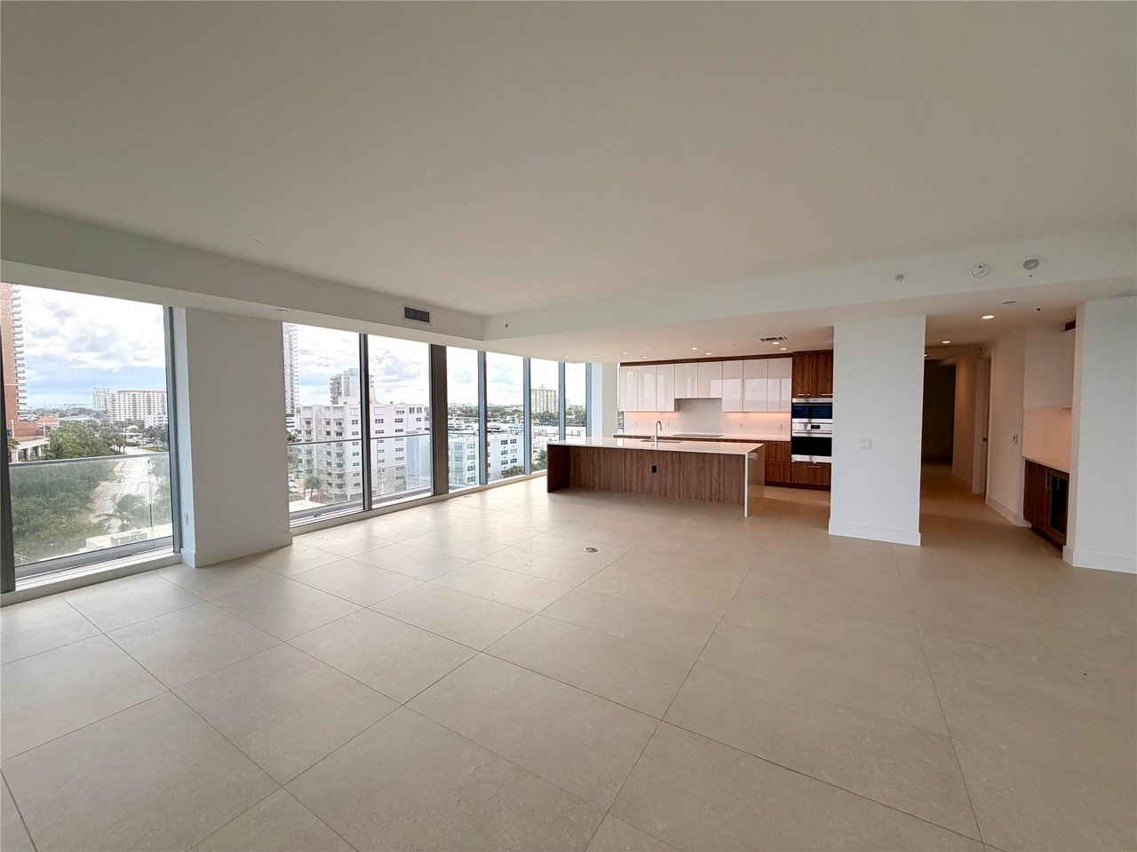 153 N Seabreeze Blvd S-602