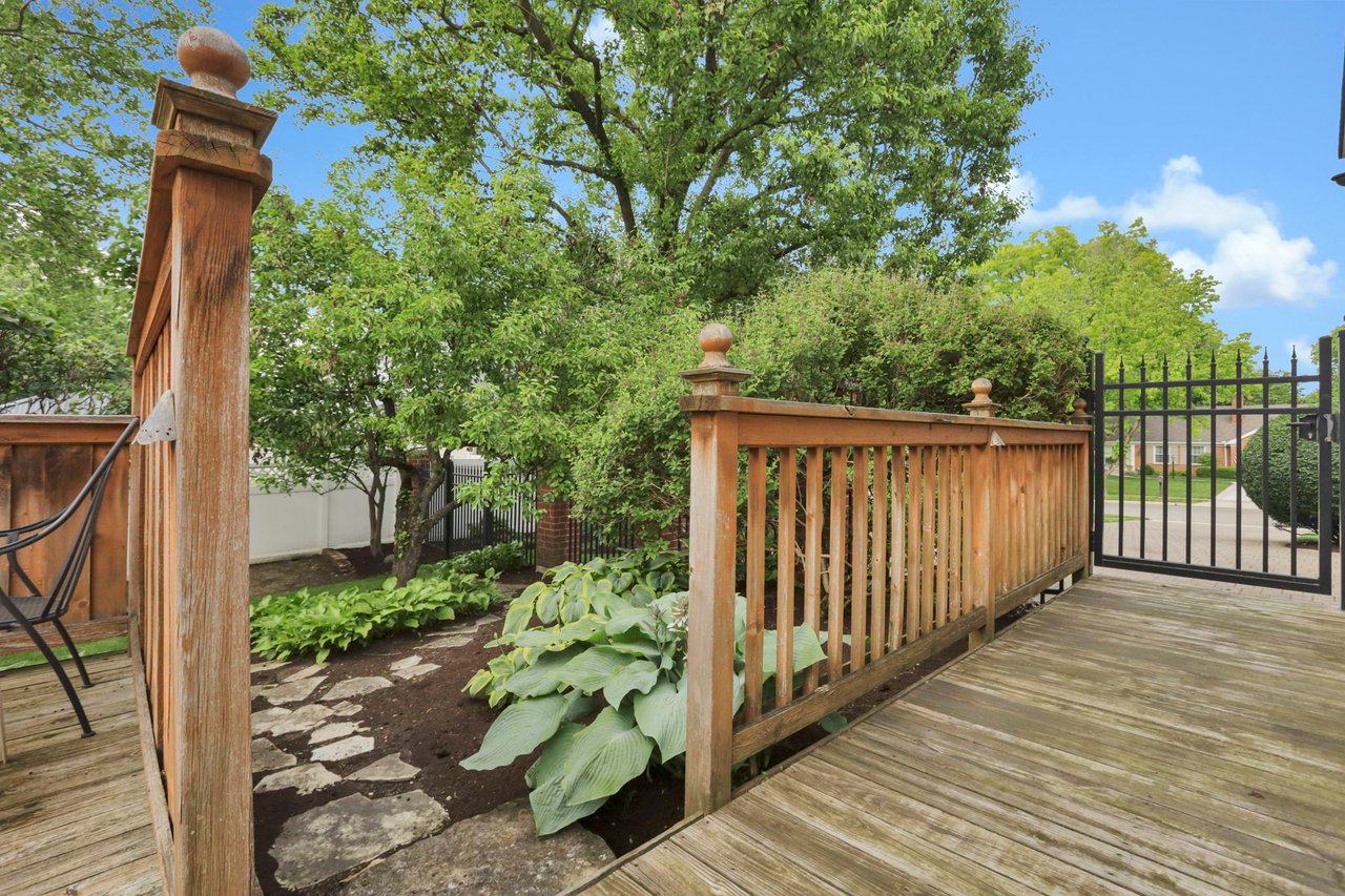 2560 CHARTWELL RD, UPPER ARLINGTON, OH 43220