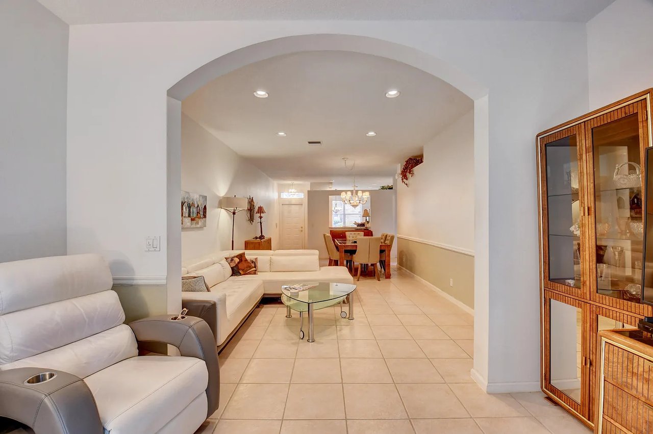 9720 S Crescent View Drive S