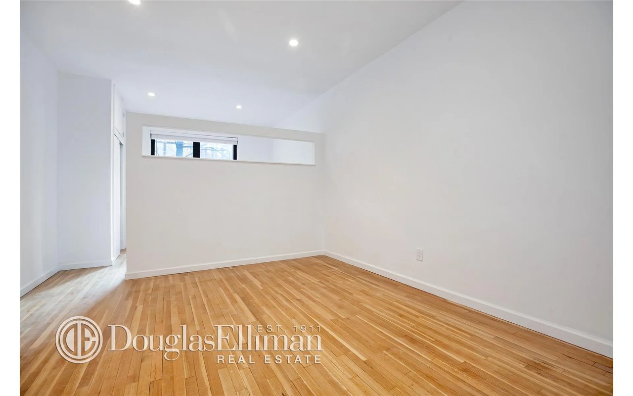 230 East 52nd Street Unit: 3D
