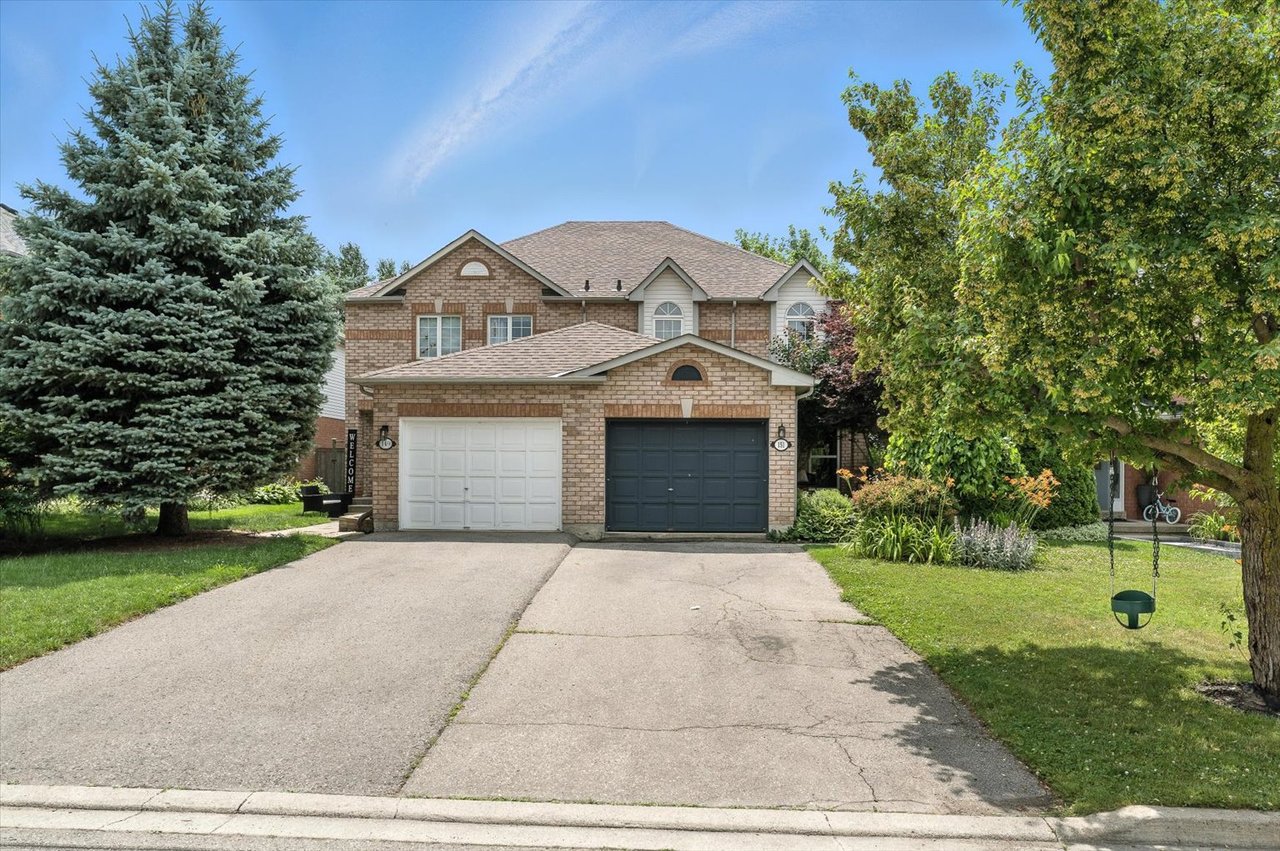 151 Mowat Cres