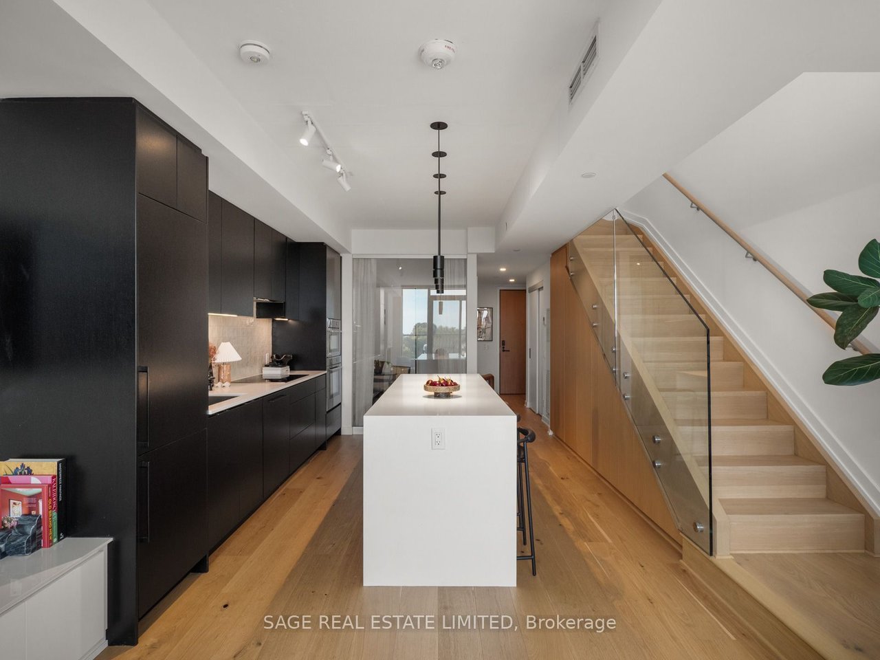 THE CARVALO ON COLLEGE PENTHOUSE