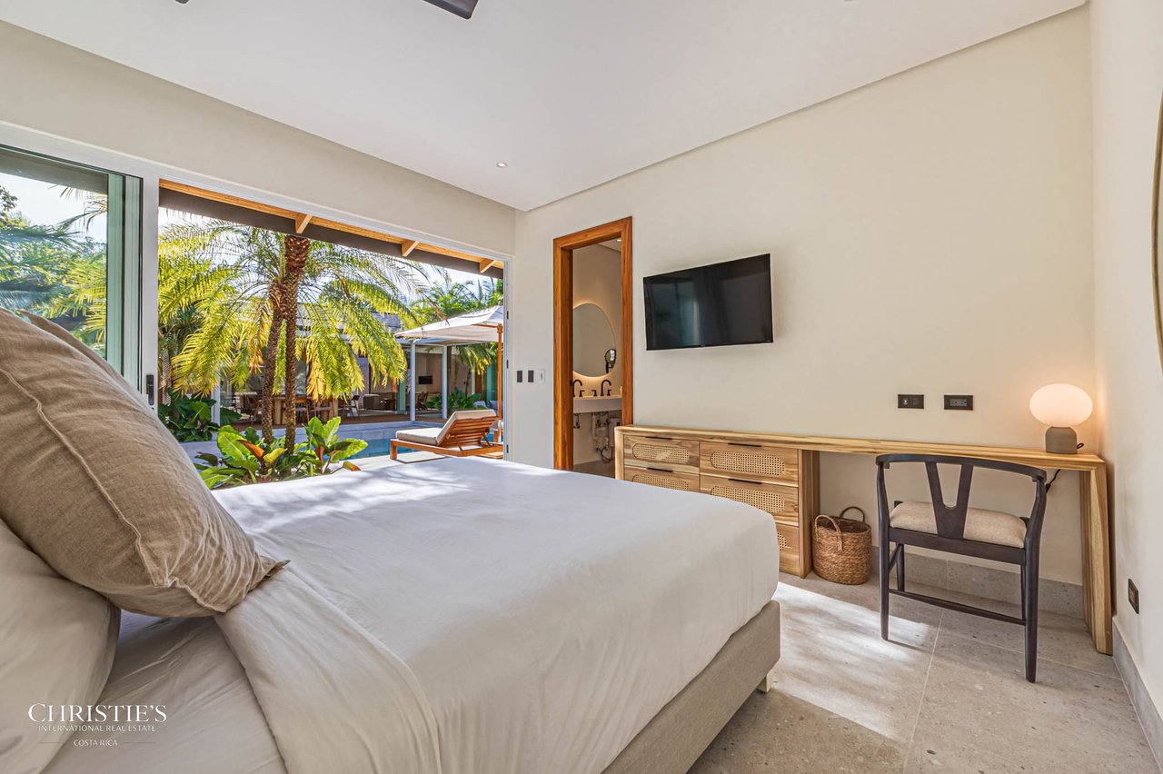 Casa Ohana – Comtemporary Luxury Villa, Steps from the Beach