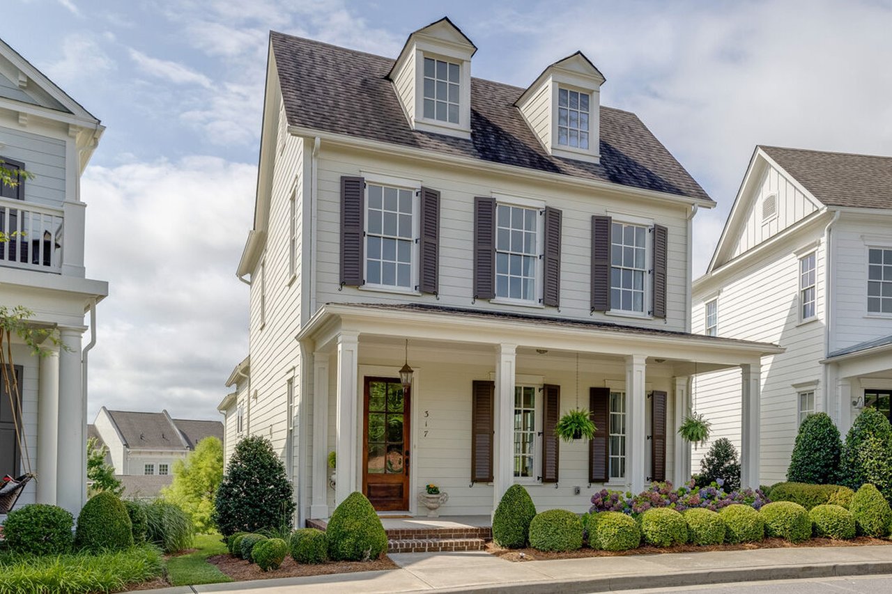 317 Walter Roberts St 