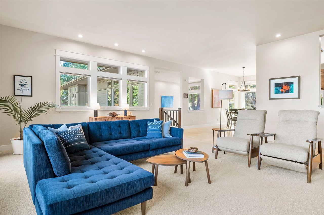 2589 NW Champion Circle