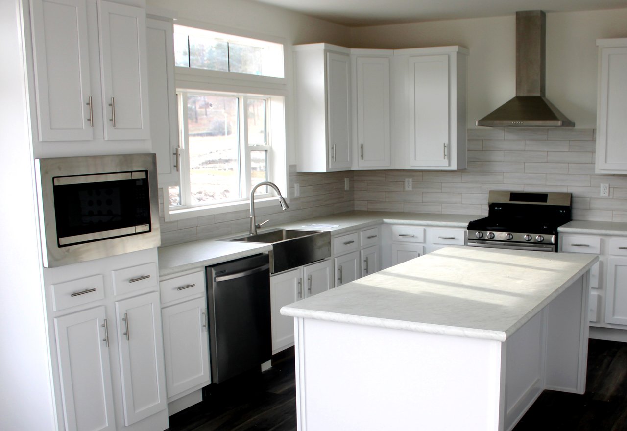 Darby Estates – Kitchen and Living Spaces