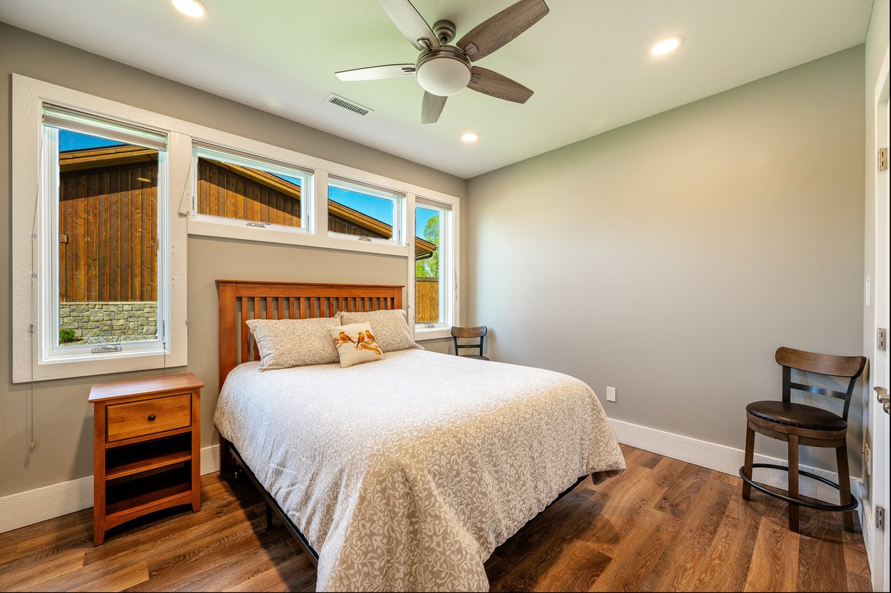 5 Creekside Lane