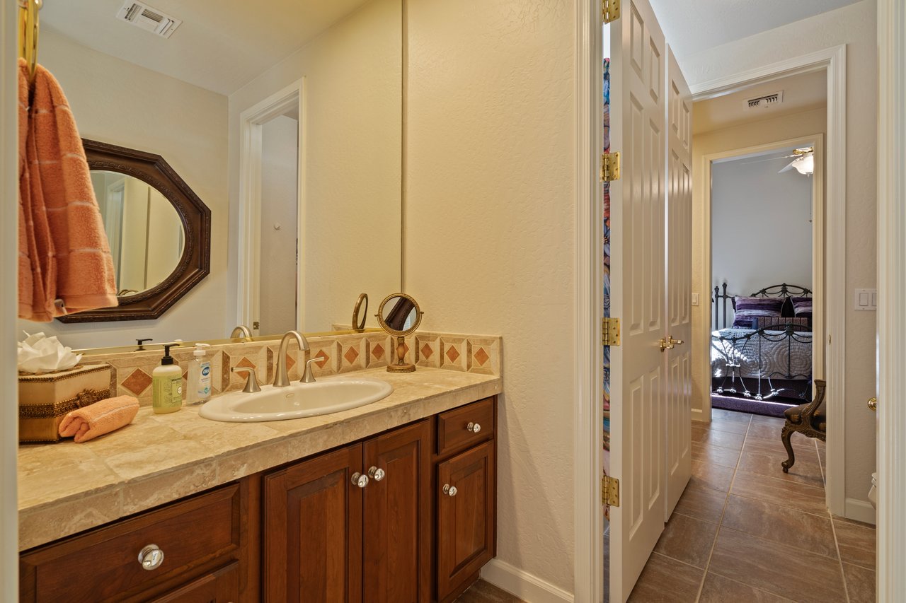 9812 E ROADRUNNER Drive