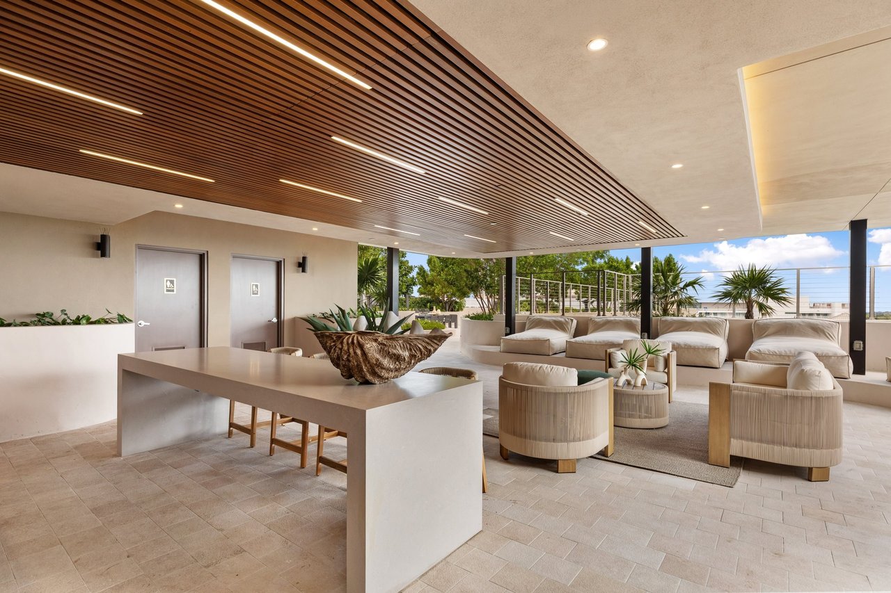 Arbor Coconut Grove covered outdoor lounge with dining table