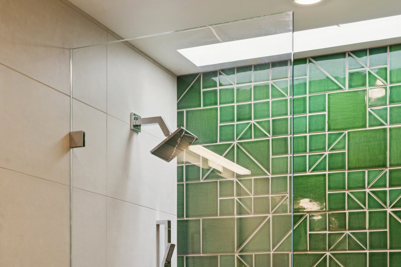 1515 Van Dyke Avenue