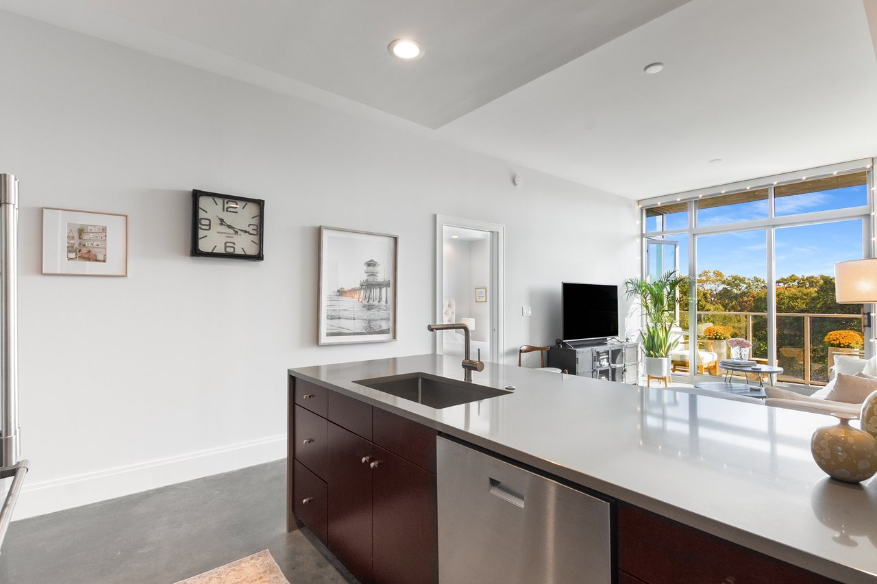 905 Juniper Street NE Unit 704