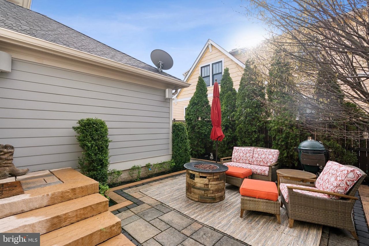Stunner in Addison Heights! (National Landing)