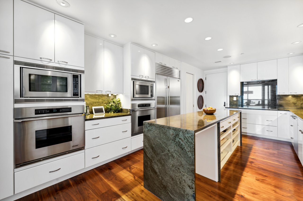 180 East Pearson Unit: 5902