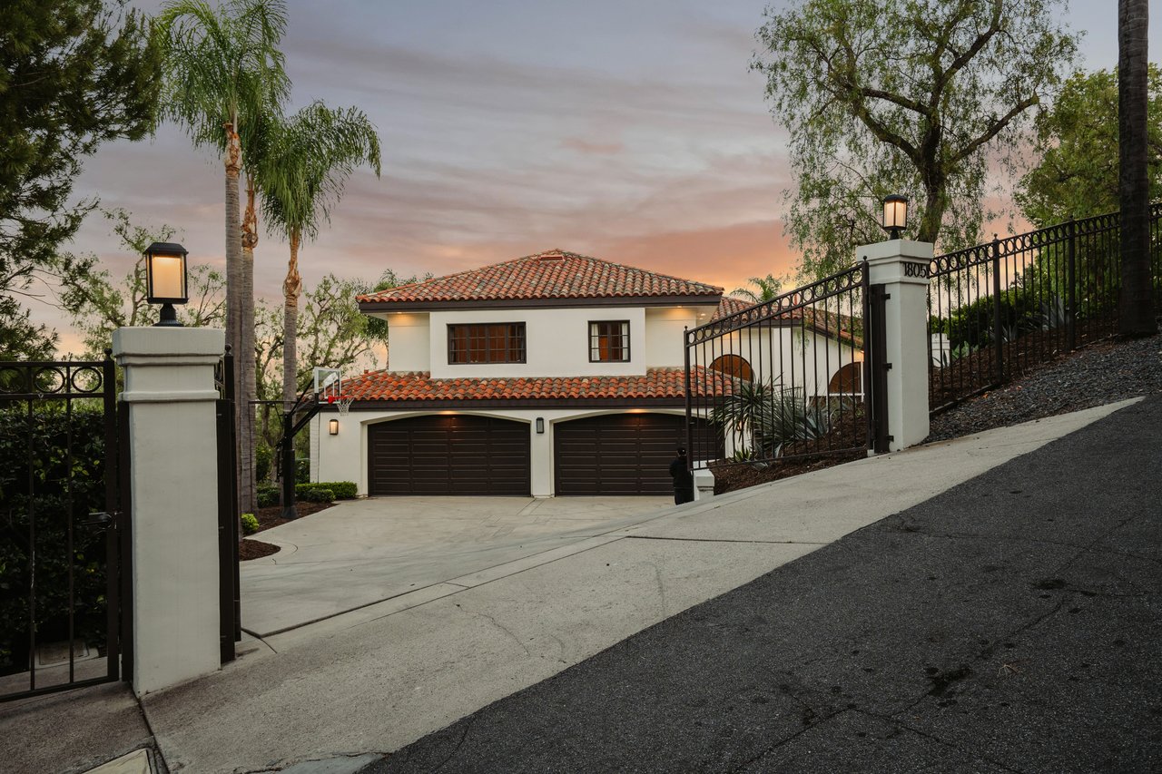 1805 Holly Tree Lane