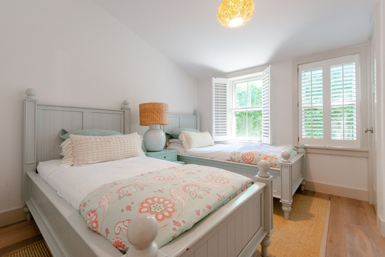23 Bank St