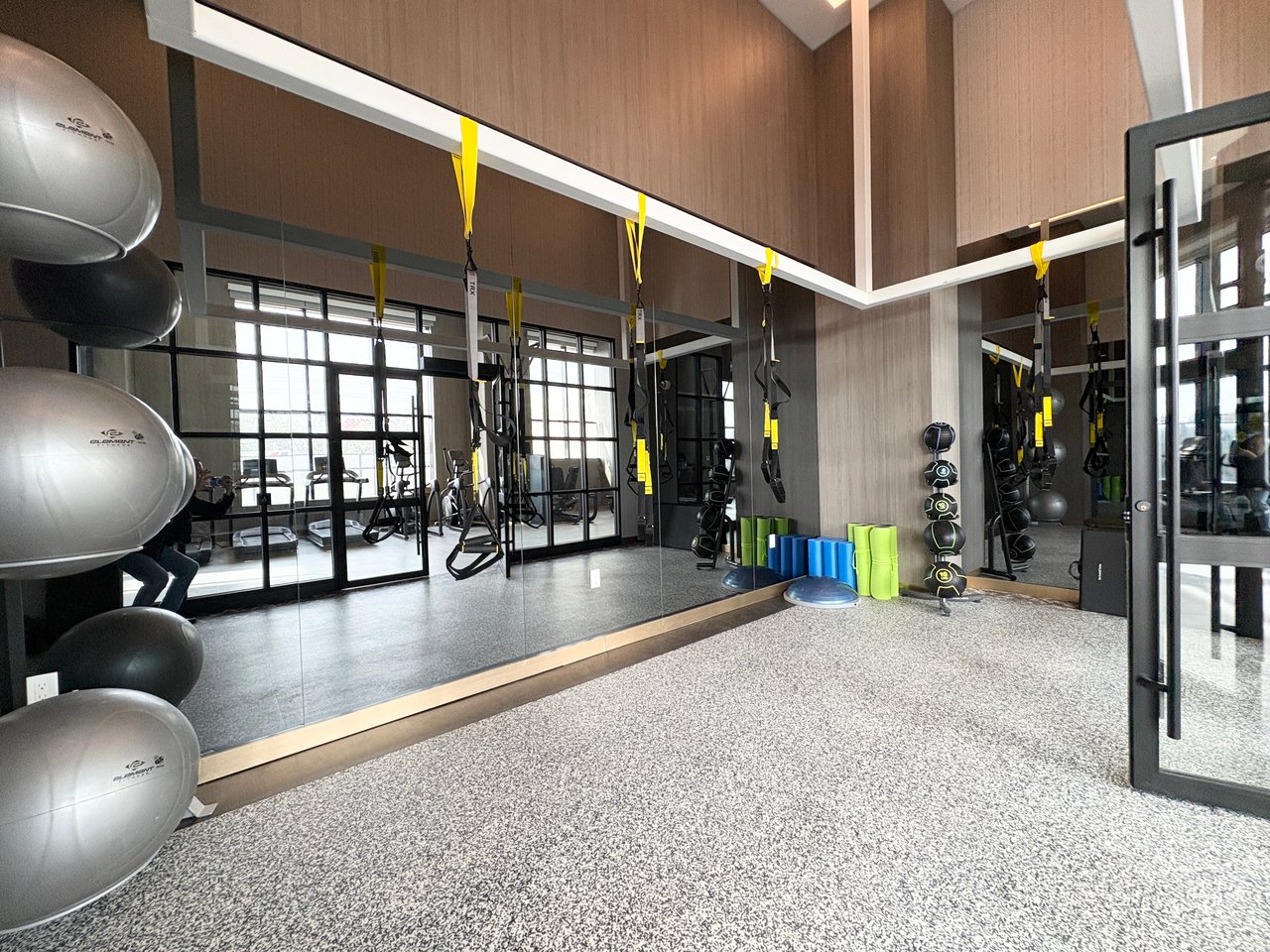 395 Dundas Street W Unit: 223
