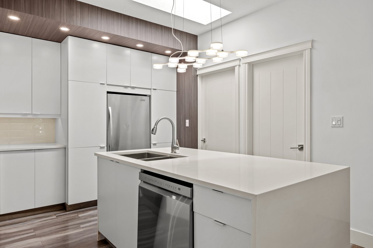 1728 36 Avenue SW Unit: 2