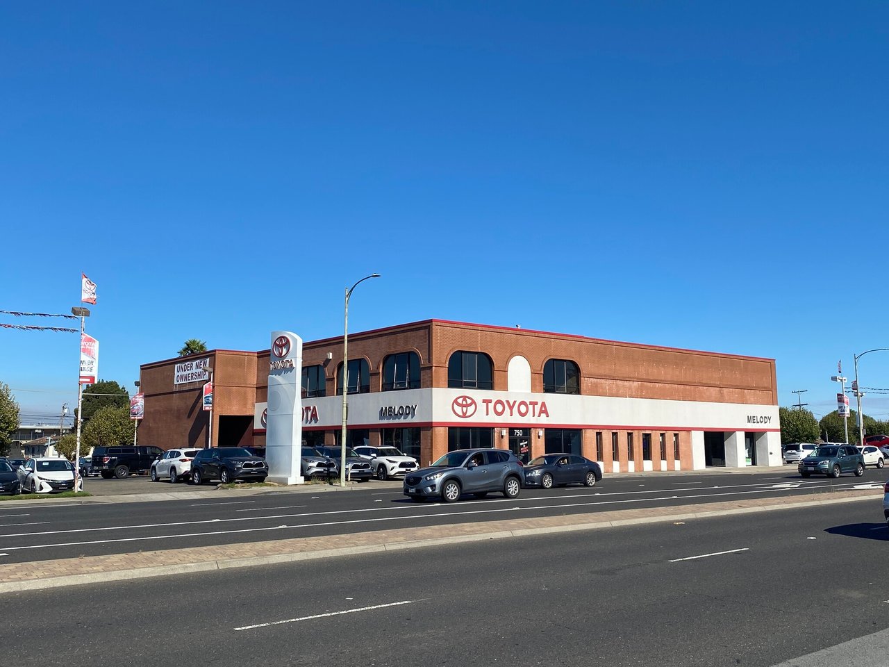 750 El Camino Real