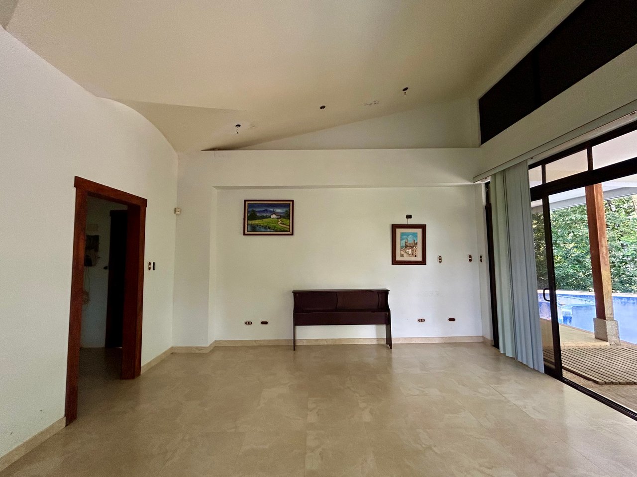 Fixer-Upper Home with an studio Office in Palmar Norte on a 4-Hectare Property