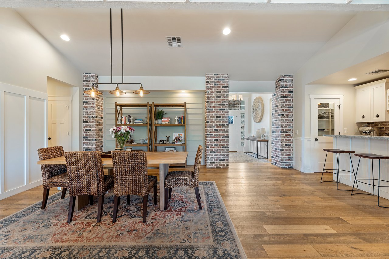 3838 E DEVONSHIRE Avenue