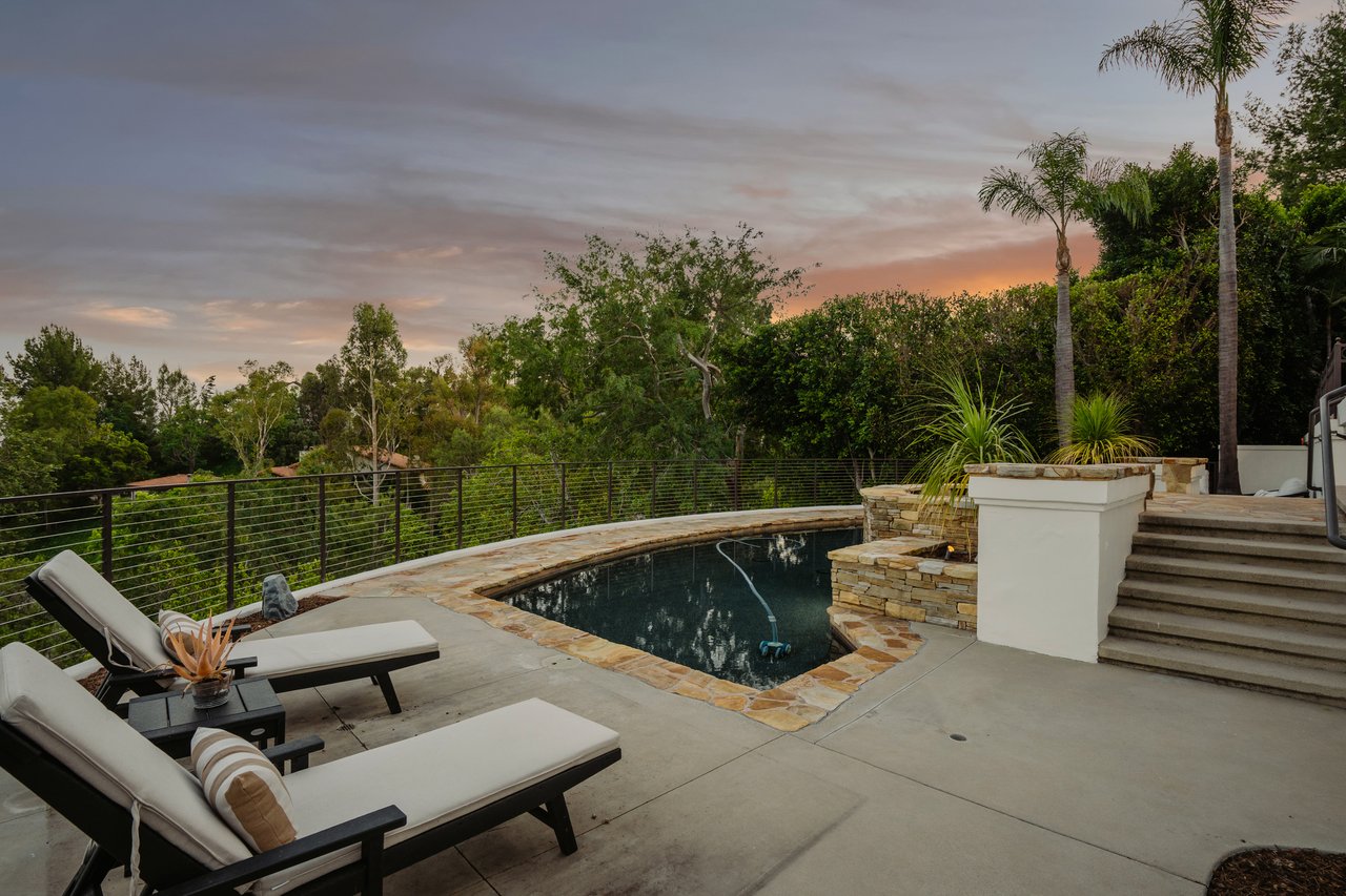 1805 Holly Tree Lane