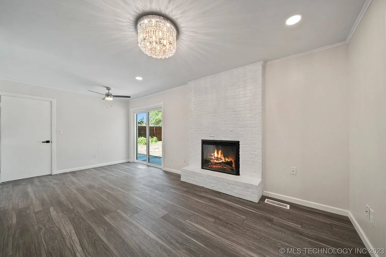 8961 E 33rd Pl