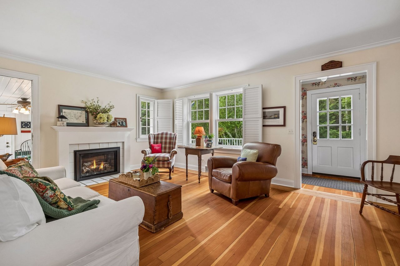 20600 Carson Road, Deephaven