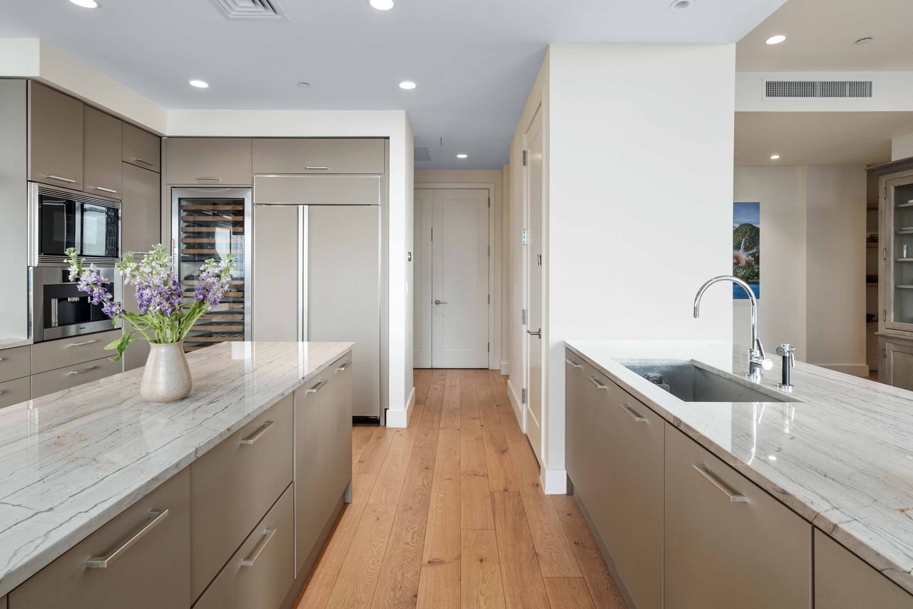 200 Congress Ave #18AE