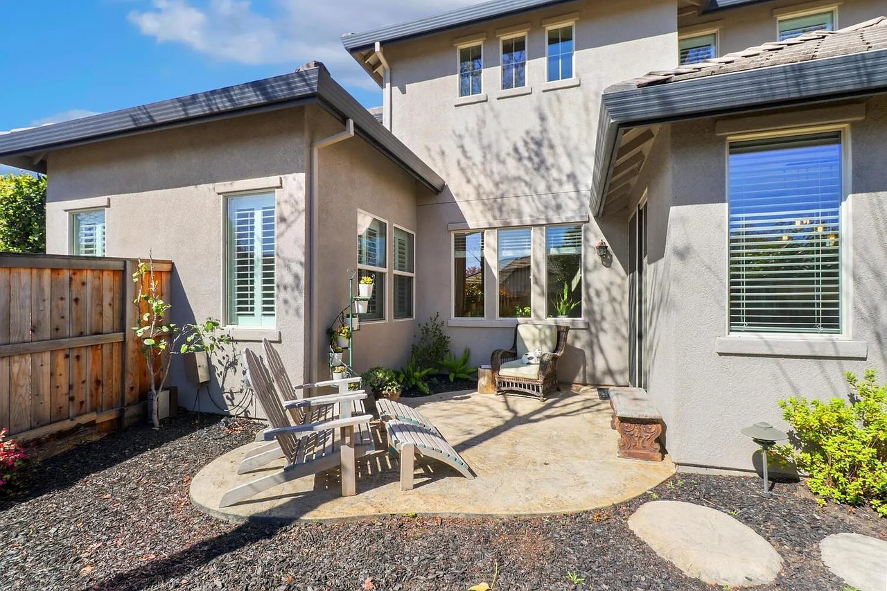 2200 Red Hawk Ct