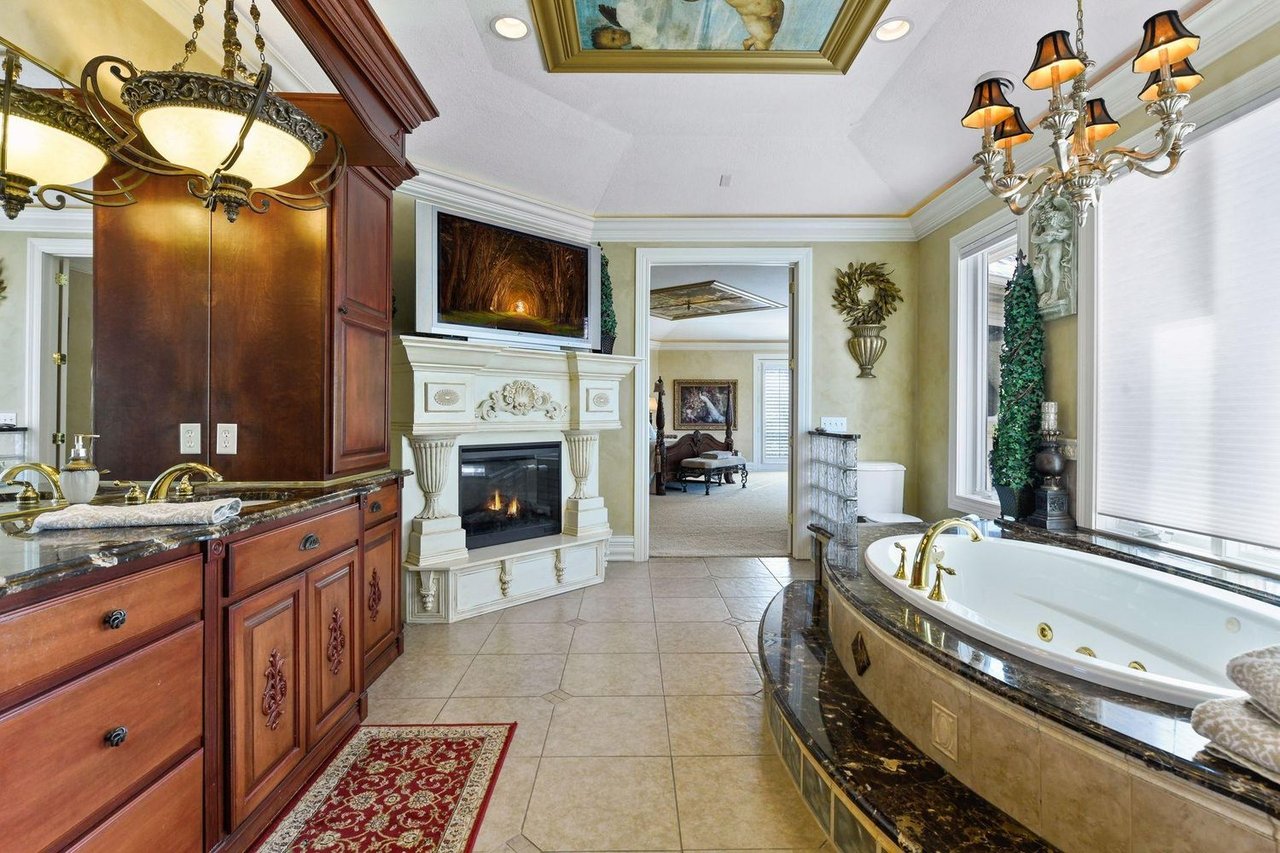 16161 Gladys Ln