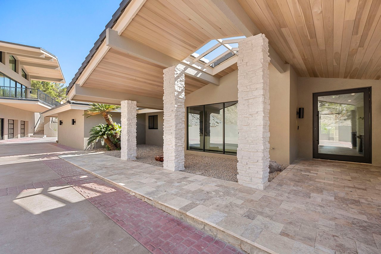 3500 E LINCOLN Drive 26