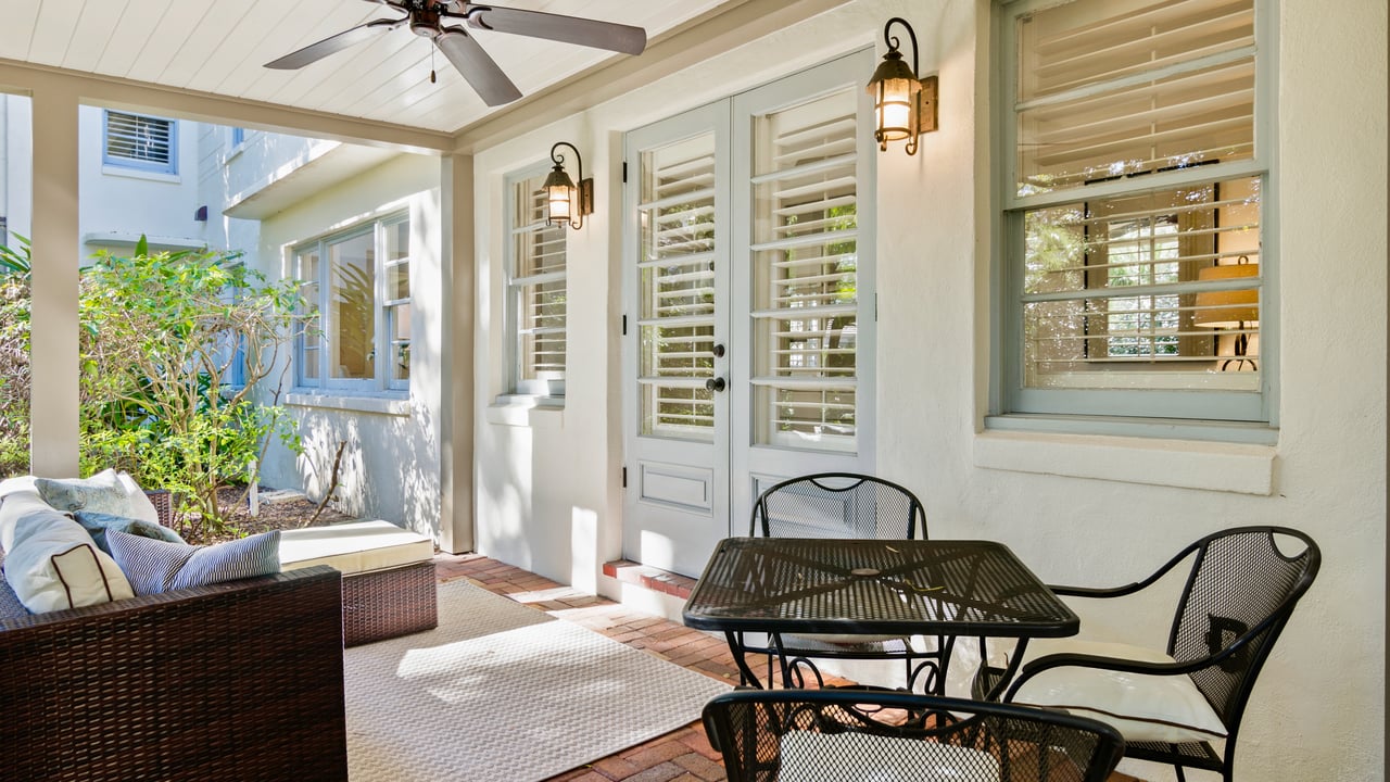 King-size Chic at the Historic Barbour House