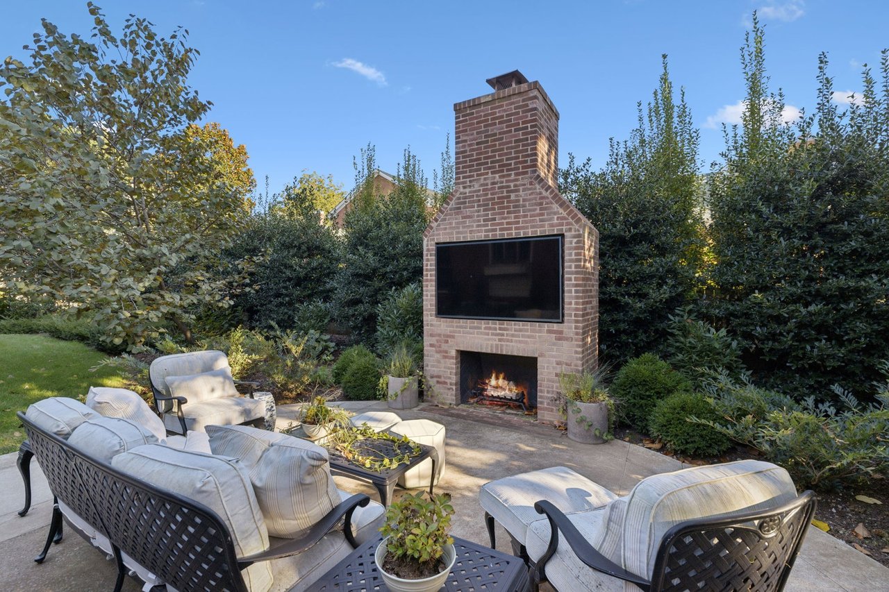 214 3rd Ave S