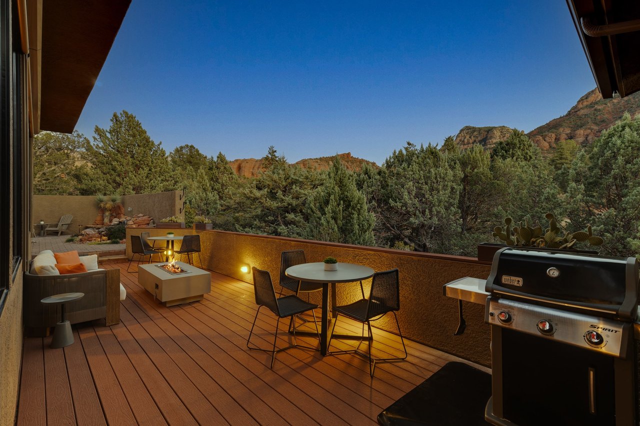 Mammoth Rock Lodge-New Family Home Remodeled, 2 Hot Tubs & Game Room