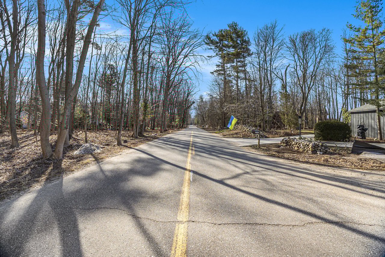 2578 2576, 2572 Lakeshore Drive