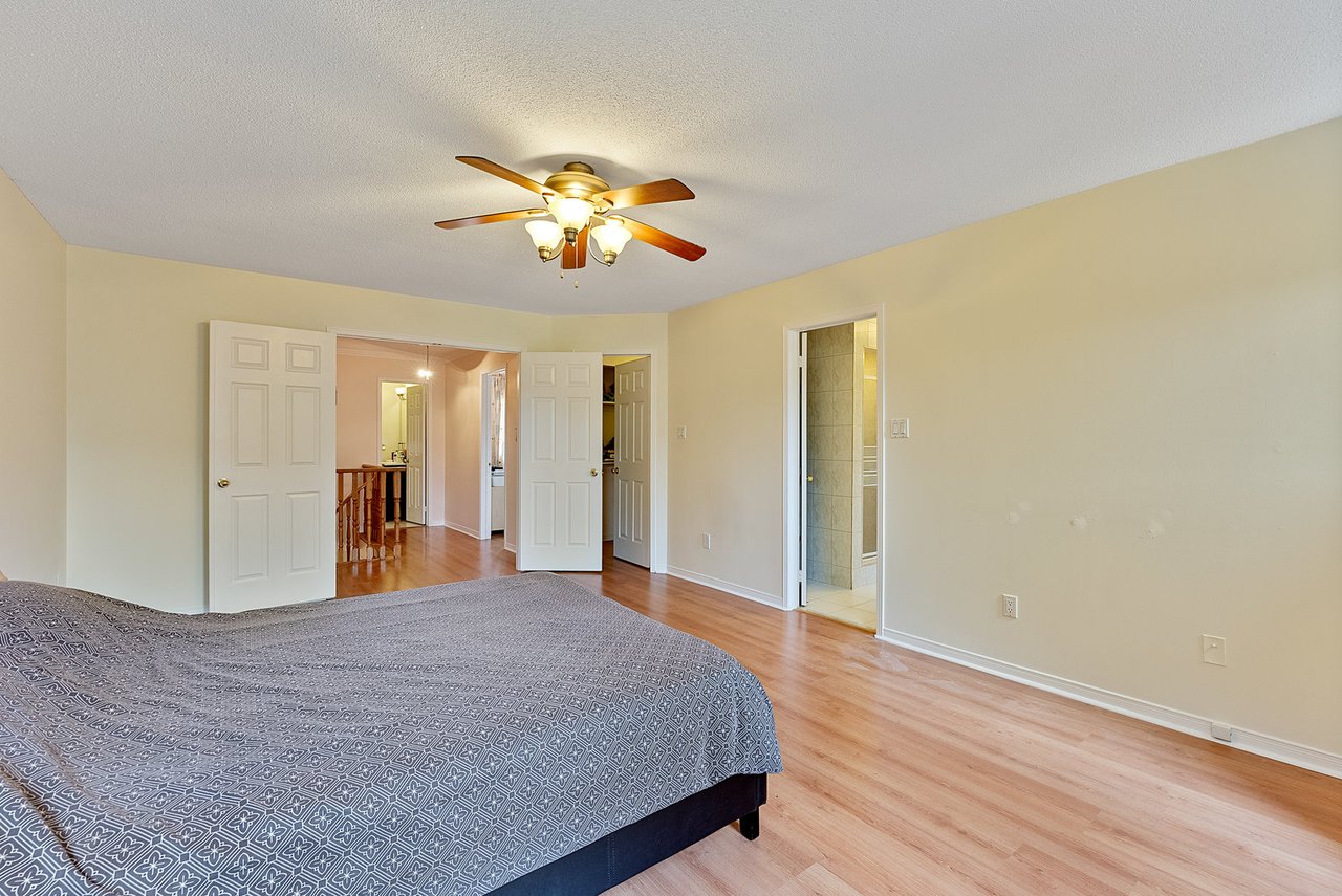 28 Thornway Ave