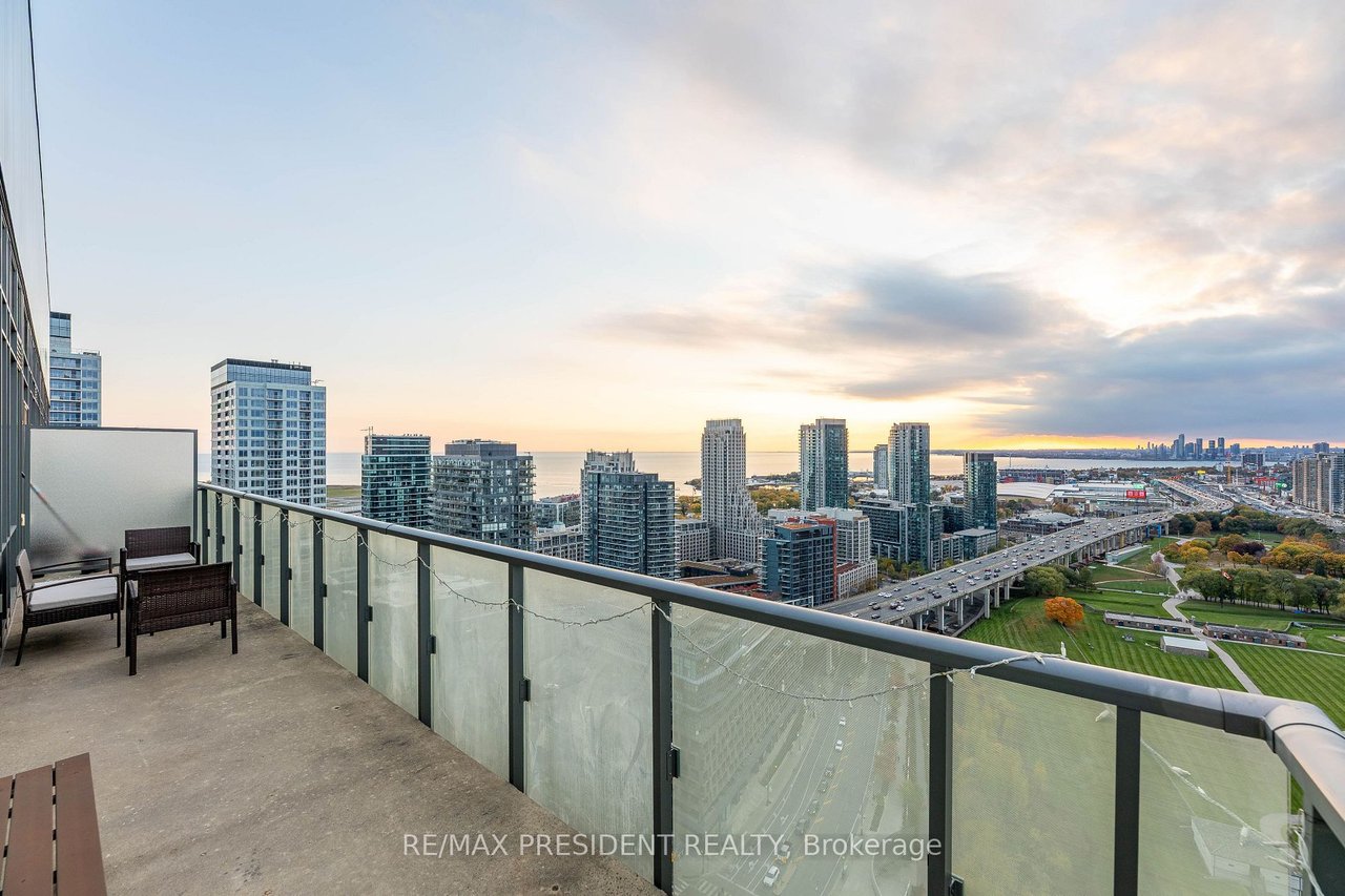 SUN-FILLED CORNER PENTHOUSE 