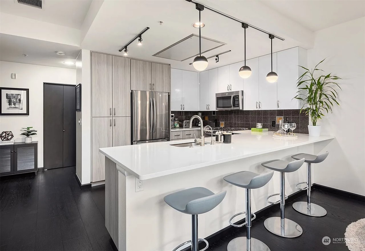 17 W Mercer St #4
