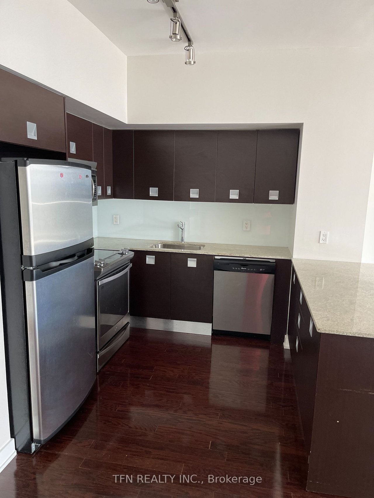 33 Charles St E Unit: 3805