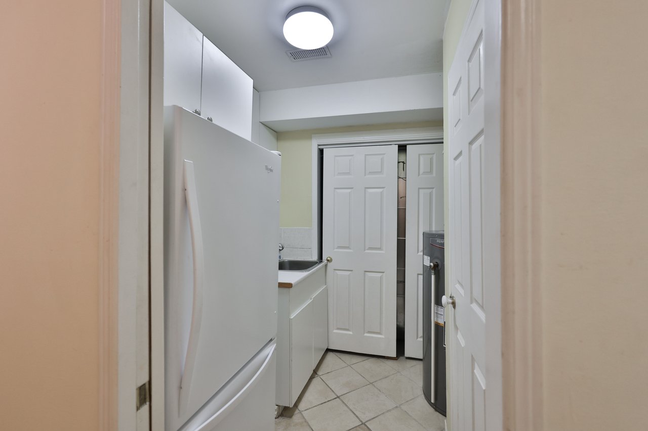 86 Forsythe Street, Oakville