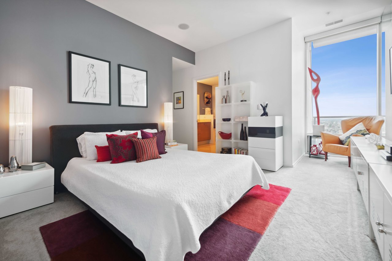 500 W Superior Street Unit: #2201