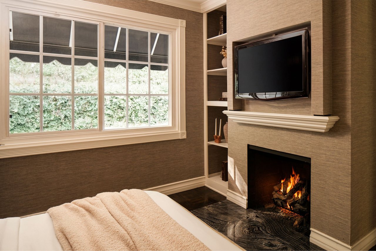 2533 Benedict Canyon Drive