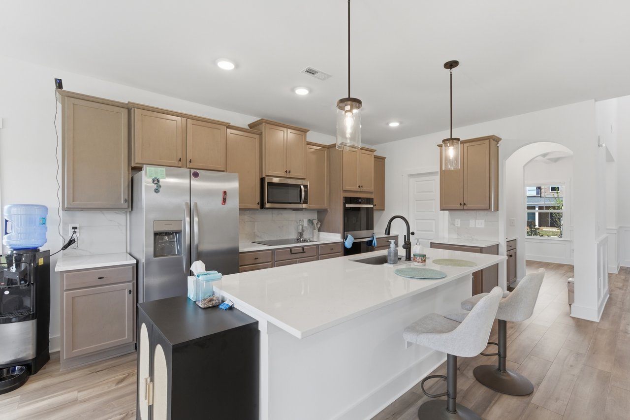 Immaculate 5BR Home with Outdoor Fireplace & Community Pool