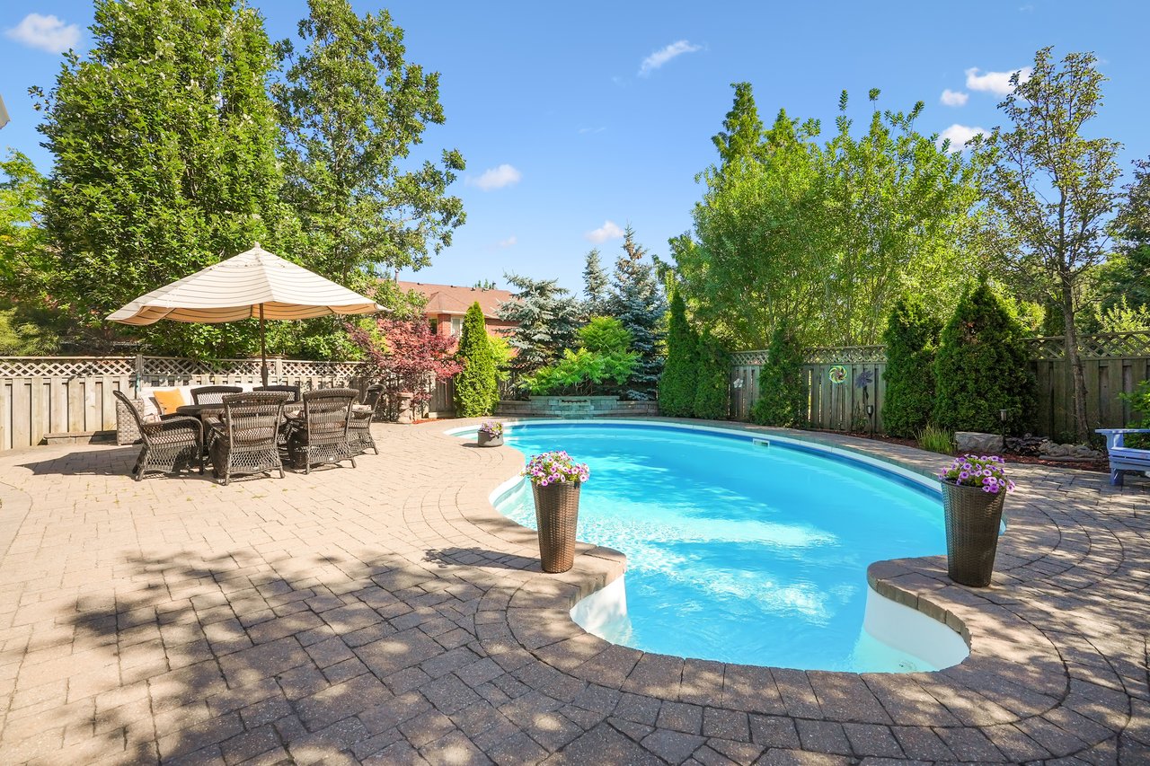 Prestigious Glen Abbey living with a backyard made for summer