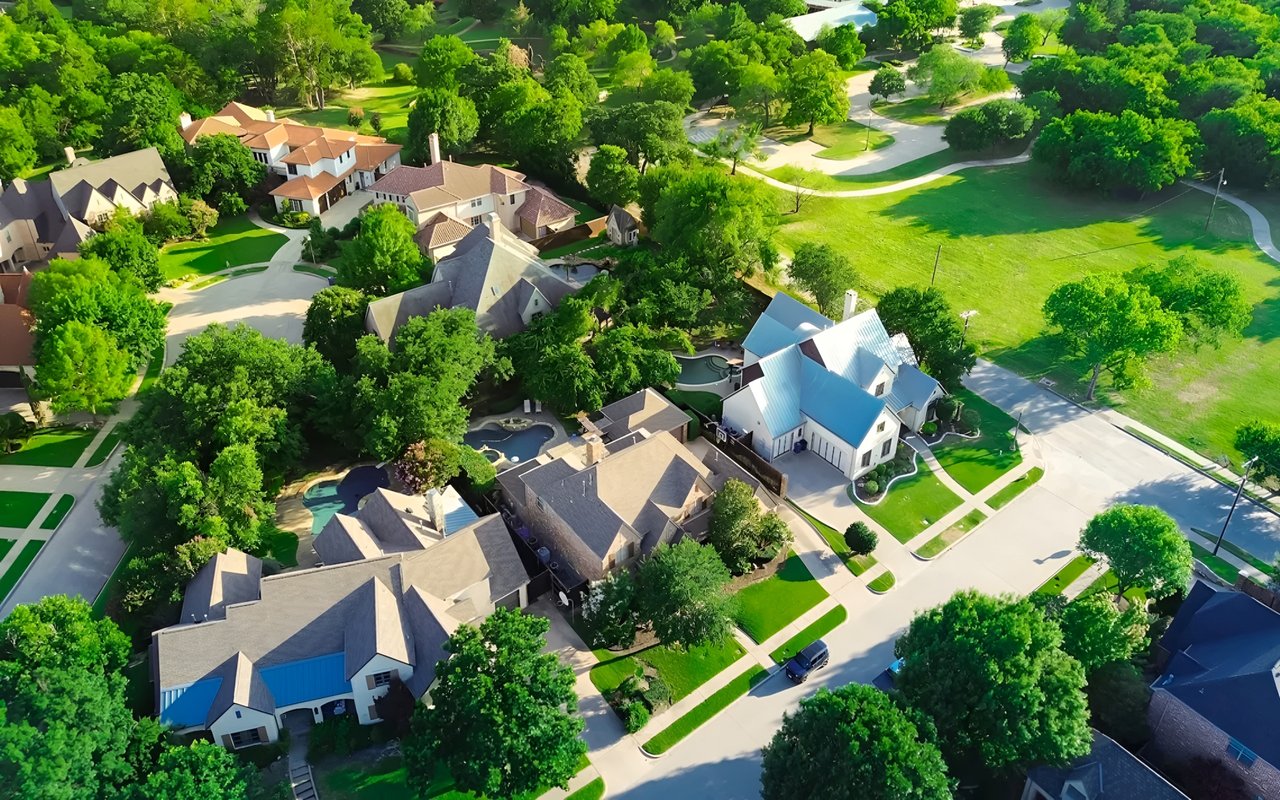 How Noise, Traffic, and Walkability Influence Home Prices