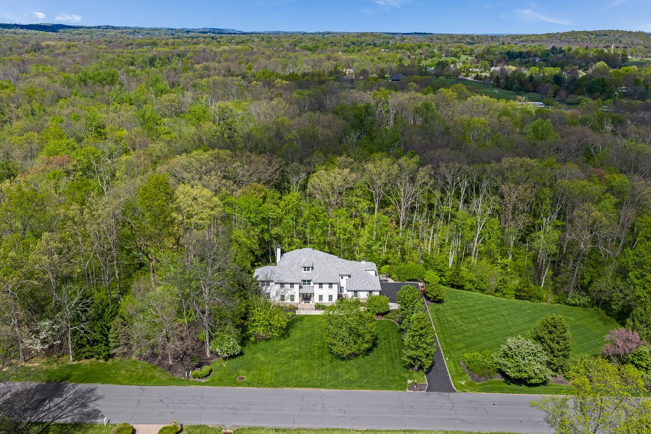 82 Woodman Ln