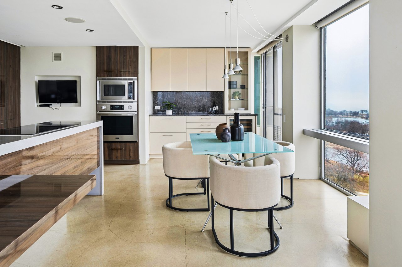 345 W Fullerton Parkway Unit: 1801