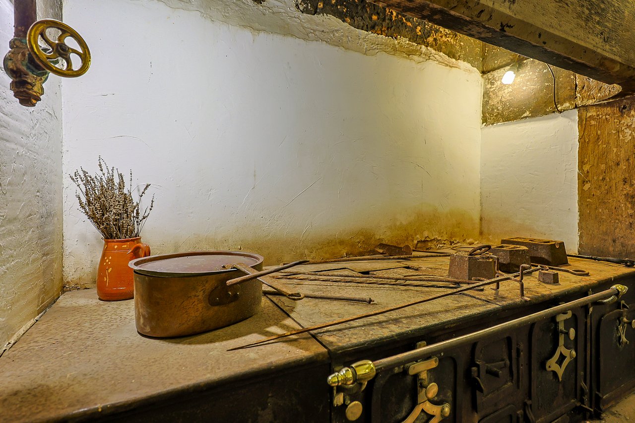 Quinta do Relógio: Historic 19th-Century Waterfront Palacete in Paço de Arcos, Oeiras