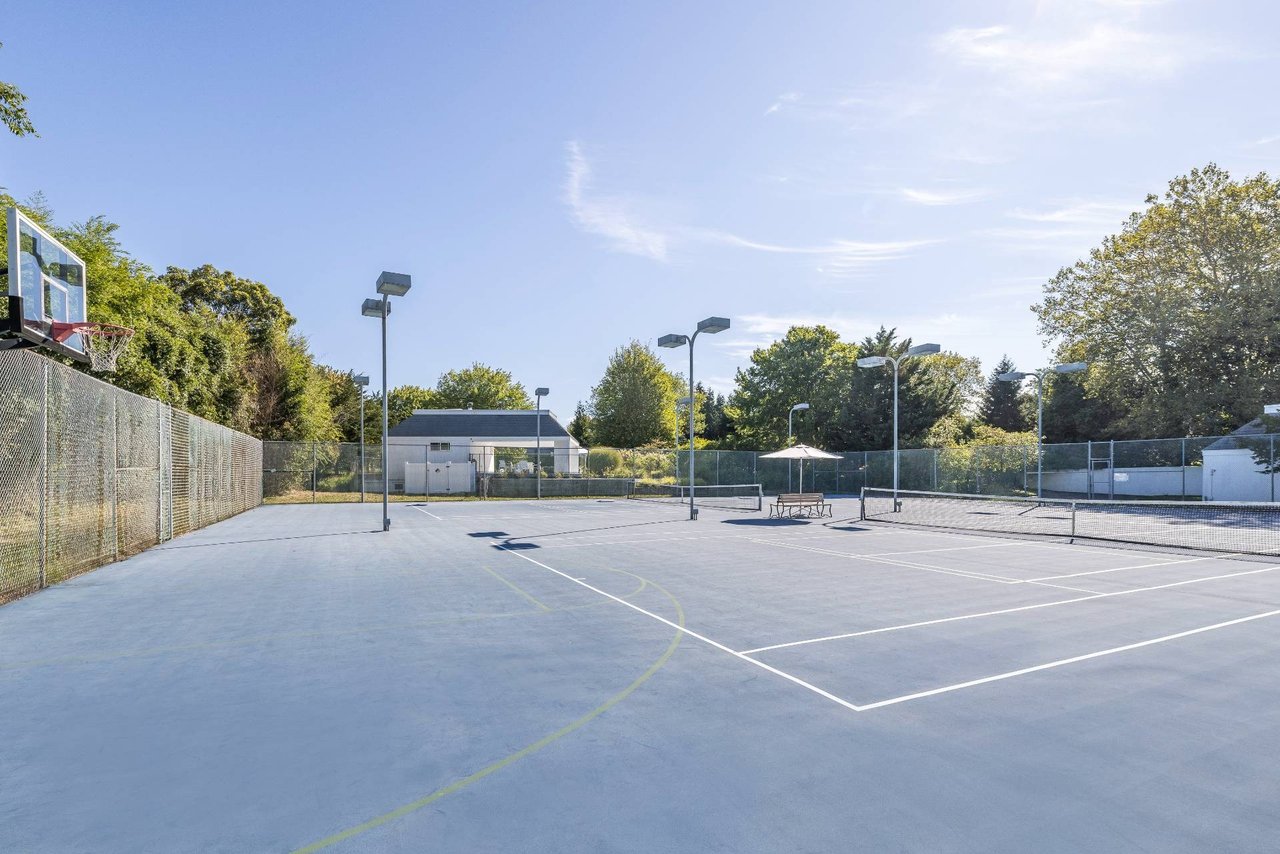 7 Cove Point Court