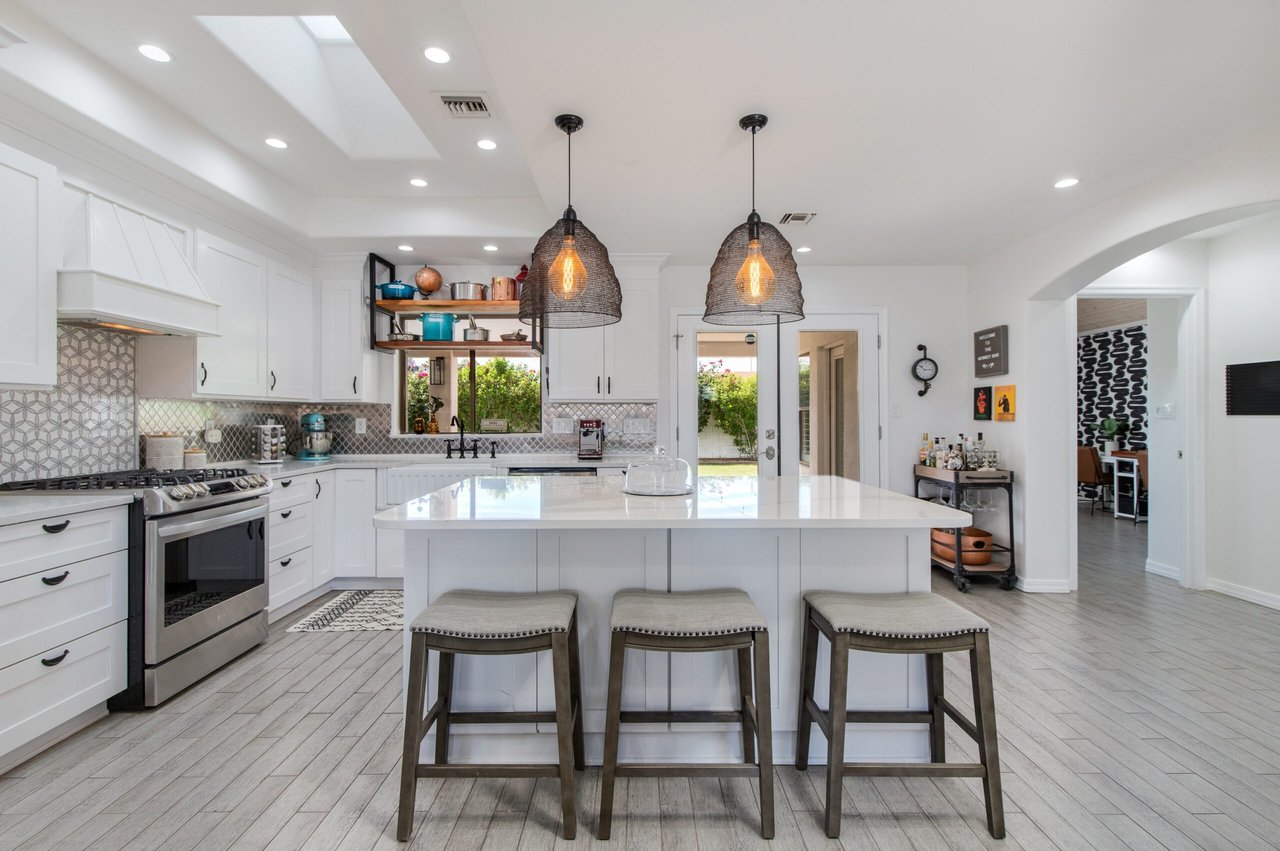 8043 E Clarendon Ave